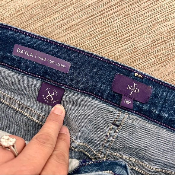 NYDJ Dayla Wide Cuff Capri A4 - Picture 2 of 4